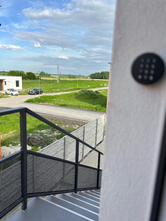 Apartmany Catalina Nesvady ภายนอก รูปภาพ