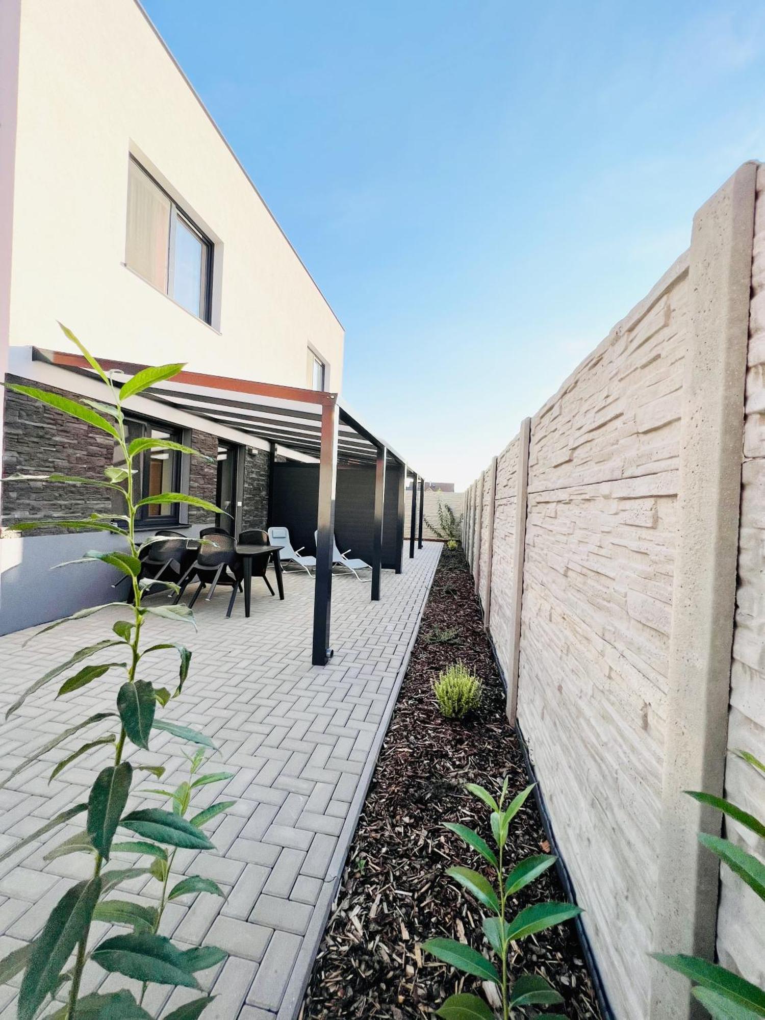 Apartmany Catalina Nesvady ภายนอก รูปภาพ