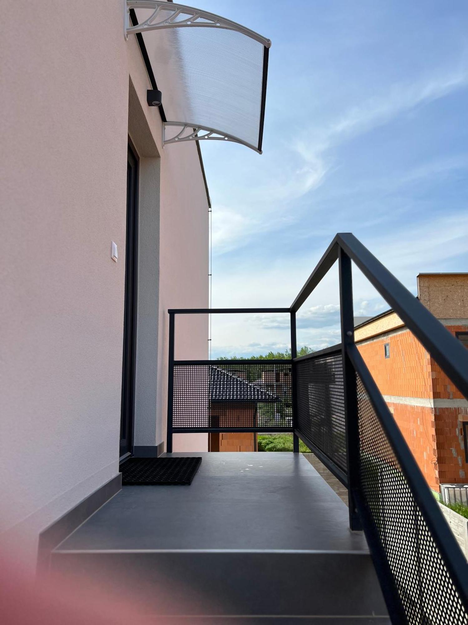 Apartmany Catalina Nesvady ภายนอก รูปภาพ
